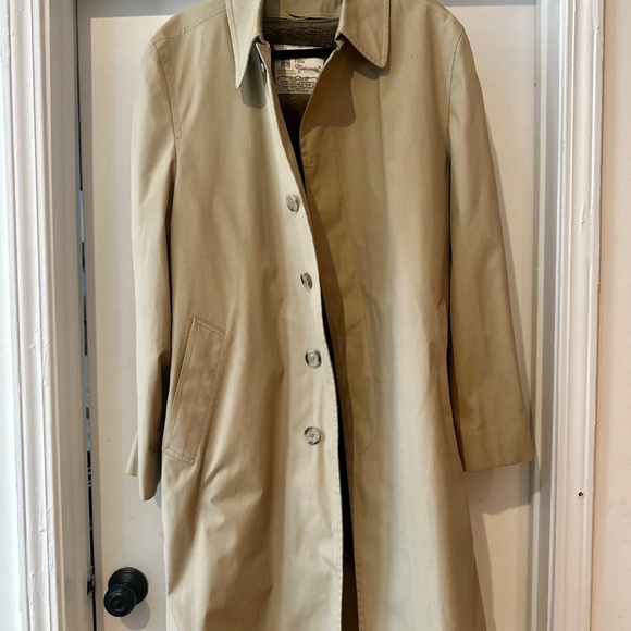 VINTAGE LONDON FOG TRENCH WITH REMOVABLE FUR LINING - Picture 2 of 4